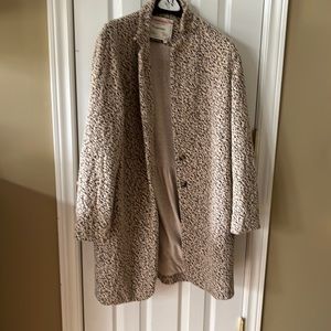 Cartonnier beige and pink with black coat size is large